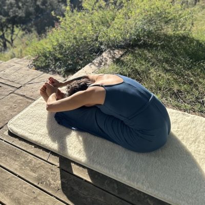 Tapis de yoga en laine Yogom et combinaison de yoga en modal Tapis de yoga en laine Yogom et combinaison de yoga en modal