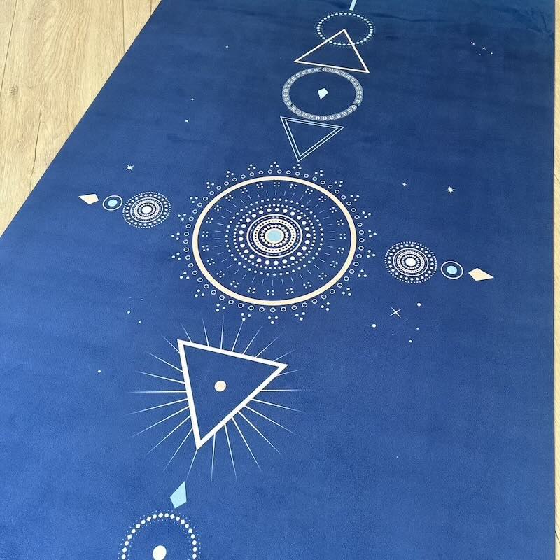Tapis de yoga Voyage Yogom Samadhi bleu focus design