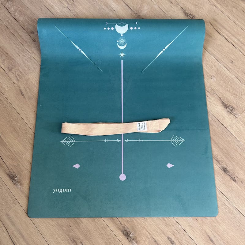 tapis de yoga performance bodyline yogom totem vert avce sa sangle inclus