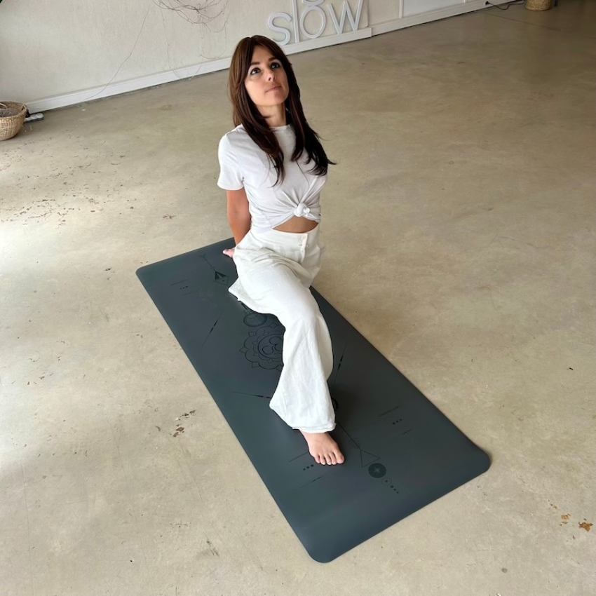 Tapis de yoga Star om noir posture