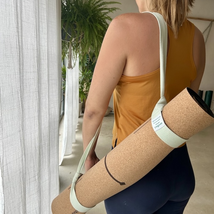 Tapis de yoga en liège Samadhi Yogom focus sangle de transport