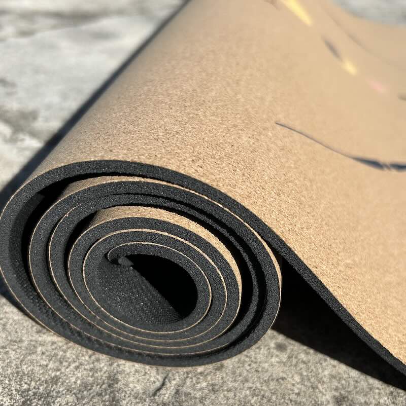 Tapis de yoga en liège Yogom Samadhi color - focus matière