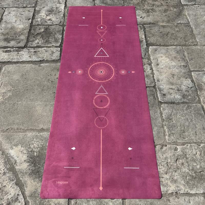 tapis de yoga de voyage Yogom Samadhi framboise